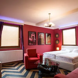 Hotel Retro Garage
